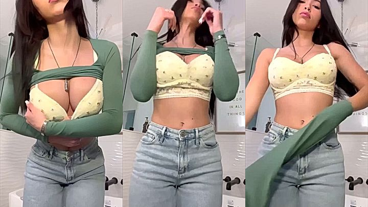 Aishah Sofey removing her to shake her her tits on camera